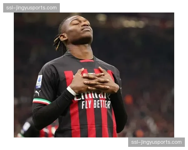 AC米兰就莱奥的续约问题与经纪人展开新一轮谈判